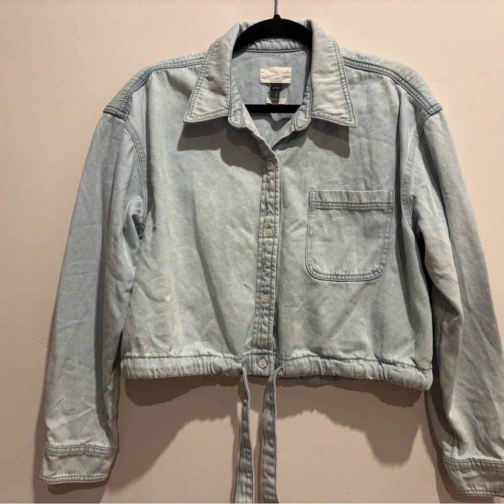 Universal Thread Light Wash Jean Jacket - Picture 1 of 5